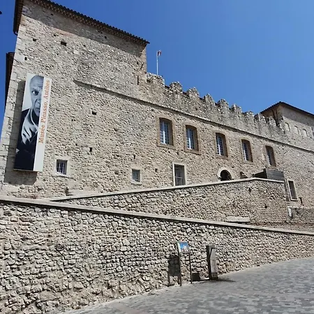 Bastion.vue Mer Et Remparts.entre Vielle Ville Et Plages
